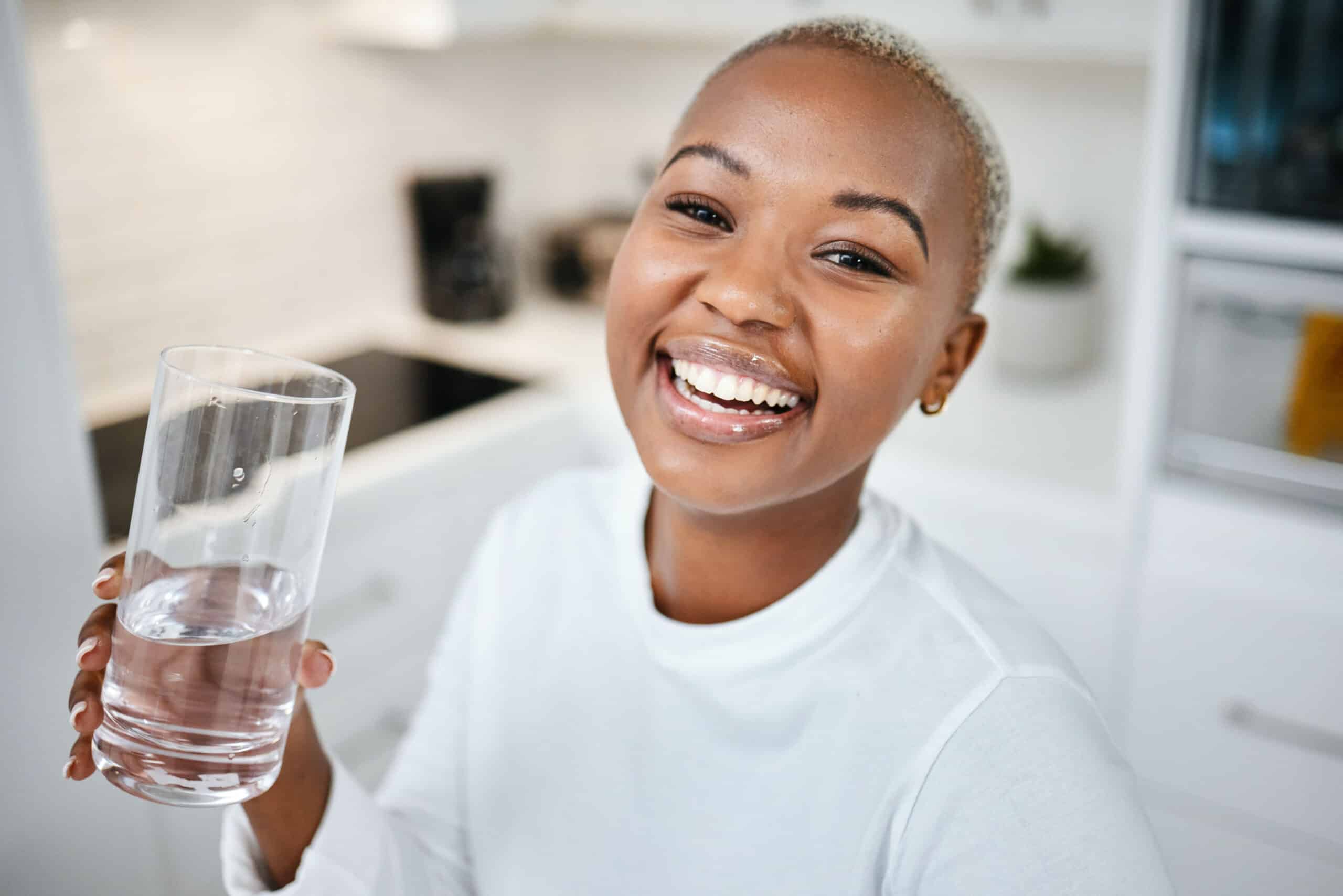 the-benefits-of-drinking-more-water-for-your-teeth